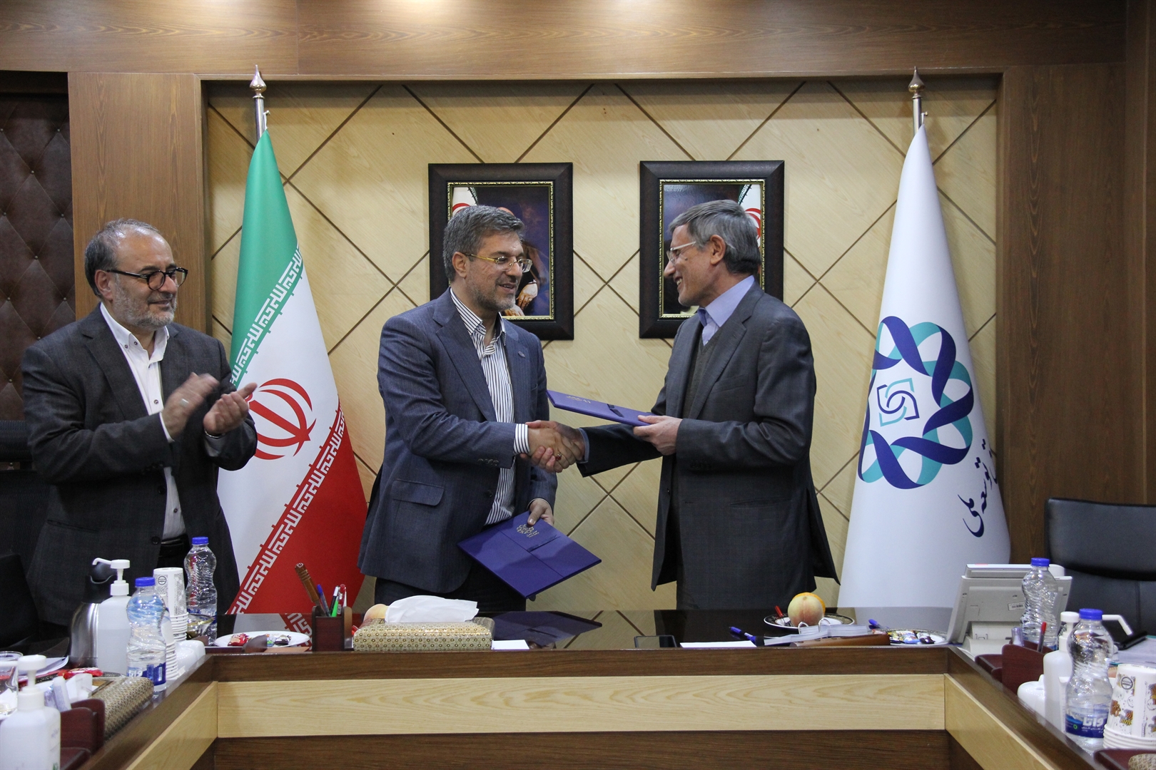 امضای تفاهم نامه همکاری مشترک فی مابین صندوق توسعه ملی و شرکت سرمایه گذاری خارجی ایران (ایفیک)